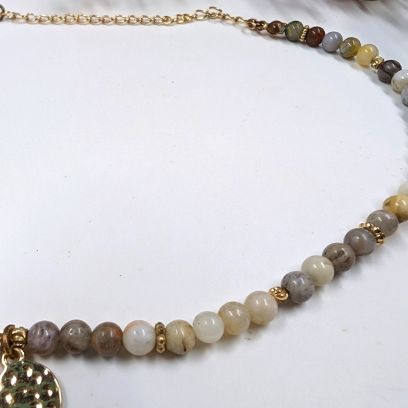 Genuine Quartz Stone Bead Gold Plated Medallion Pendant Vintage Necklace - Picture 3 of 6